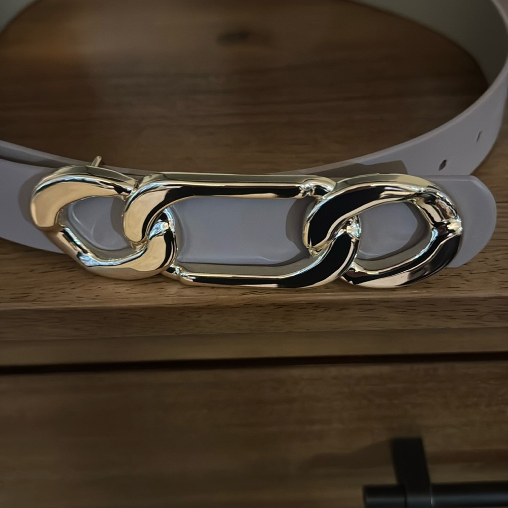 Beige faux leather belt with gold accent